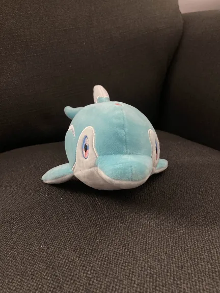 MollyStyleTweet's tweet photo. I was in Sainsbury's the other day and I saw this little guy on the shelf all by himself! 😭

My heart couldn't take it, I had to buy him and give him a home alongside all my other plushie friends so he'll never be lonely again ^_^
#PokémonPlushies #Finizen https://t.co/mE1pSsvBdy