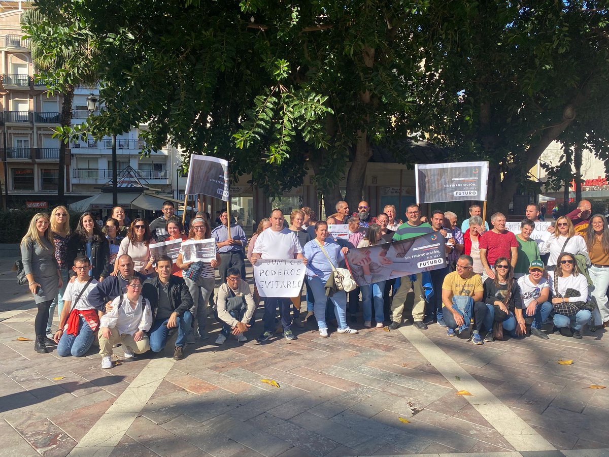 asocpazybien's tweet photo. #JuntosPodemosEvitarlo | Concentración en Huelva por la financiación de la #discapacidad
💪Nuestros centros de El Andévalo y la Sierra de Aracena y los programas han acudido a la capital  #porunafinanciaciónjusta

@CERMIAndalucia 
@plenaiandalucia https://t.co/Jd38K28dnS