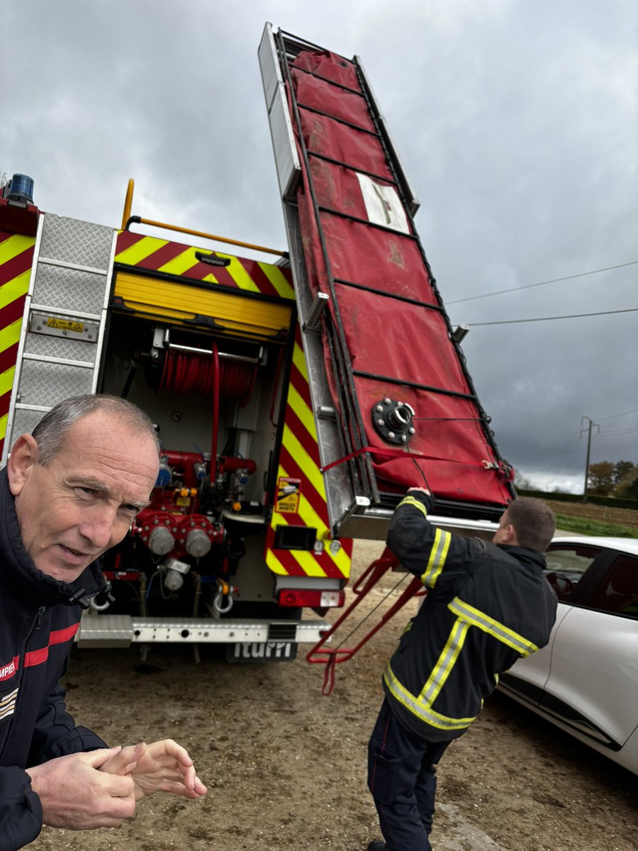Olivier Duhamel (@odudu53) on Twitter photo Ce matin, Formation 🚒 #SDIS agir avec les pompiers face au risque d’incendie en milieu agricole 🌾. Savoir prévenir précisément☎️ afin permettre une intervention rapide🧑🚒 et comment collaborer avec eux en toute sécurité #agriculteurs <a href="/fdsea53/">FDSEA53</a> <a href="/AGPB_Cerealiers/">AGPB-Les Nouveaux Céréaliers</a> <a href="/CUMAFrance/">Réseau cuma</a> #etp Ce matin, Formation 🚒 #SDIS agir avec les pompiers face au risque d’incendie en milieu agricole 🌾. Savoir prévenir précisément☎️ afin permettre une intervention rapide🧑🚒 et comment collaborer avec eux en toute sécurité #agriculteurs <a href="/fdsea53/">FDSEA53</a> <a href="/AGPB_Cerealiers/">AGPB-Les Nouveaux Céréaliers</a> <a href="/CUMAFrance/">Réseau cuma</a> #etp