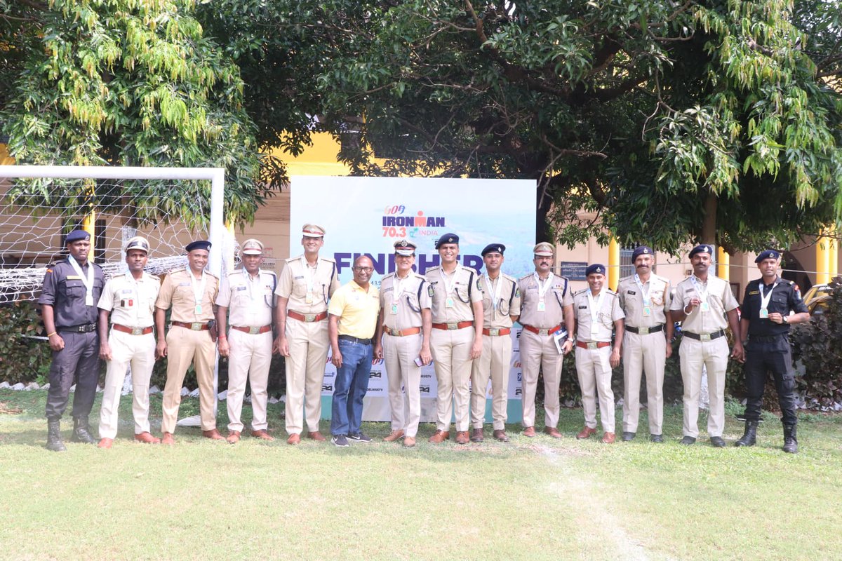 Goa_Police's tweet image. DGP Goa Shri Alok Kumar, IPS, honors 23 #GoaPolice officers &amp;amp; staff for their participation in #IRONMAN70.3Goa. Recognition also extended to SP Traffic Shri Prabhod Shirvoikar and team for exceptional traffic management, ensuring a smooth, safe event. Proud moment for Goa Police!