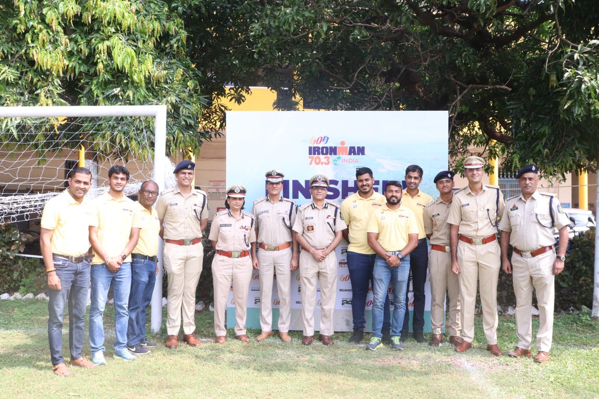 Goa_Police's tweet image. DGP Goa Shri Alok Kumar, IPS, honors 23 #GoaPolice officers &amp;amp; staff for their participation in #IRONMAN70.3Goa. Recognition also extended to SP Traffic Shri Prabhod Shirvoikar and team for exceptional traffic management, ensuring a smooth, safe event. Proud moment for Goa Police!