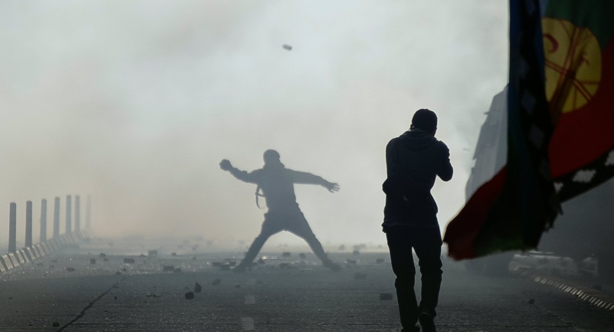 ESTRENOS CHILENOS 🎬 OASIS (Tamara Uribe y Felipe Morgado) es un retrato colectivo del proceso constituyente más importante en la historia de Chile, donde una asamblea será la encargada de poner en papel las exigencias nacidas de la revuelta social ¿Qué podría salir mal?