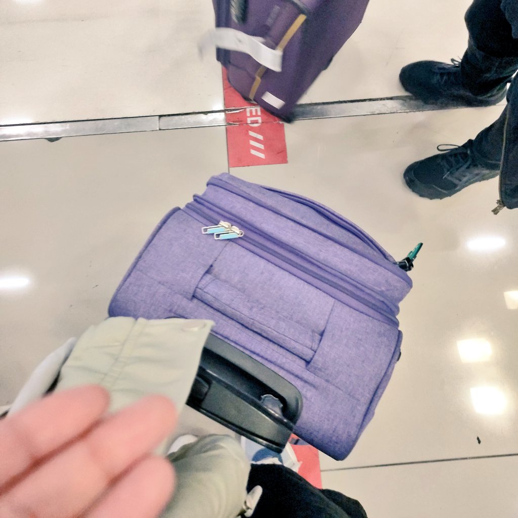 maoo_mao_0620's tweet photo. Maoo's crazy fangirl journey in Indonesia - the first day 1

first time taking plane by myself and going other country
Having friends together, but one took another plane, the other one's English is poor too

NGL NERVOUS AS FUCK 

and i ordered Muslim meal on plane it's good tho https://t.co/CBhmgJV4sL