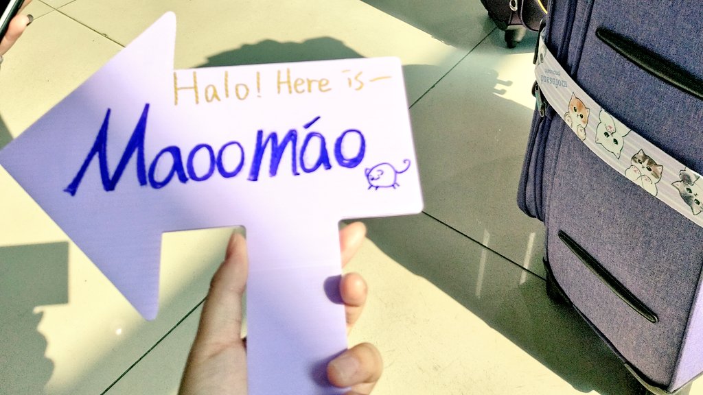 maoo_mao_0620's tweet photo. Maoo's crazy fangirl journey in Indonesia - the first day 1

first time taking plane by myself and going other country
Having friends together, but one took another plane, the other one's English is poor too

NGL NERVOUS AS FUCK 

and i ordered Muslim meal on plane it's good tho https://t.co/CBhmgJV4sL