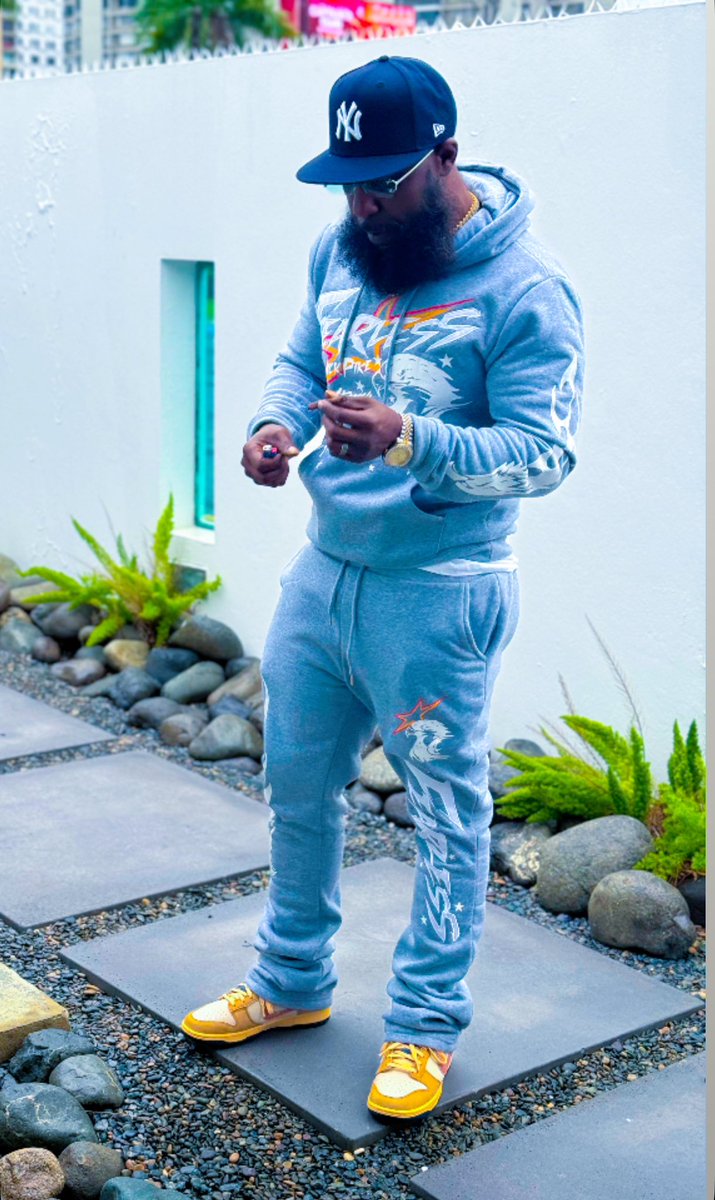 I stay on a plane ✈️ and in my own lane💪🏾💯