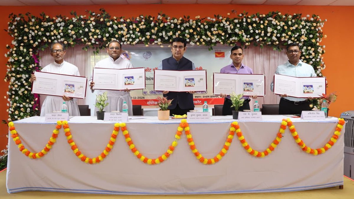 DDNewsGujarati's tweet image. પોસ્ટમાસ્ટર જનરલ કૃષ્ણ કુમાર યાદવે સેન્ટ પૉલ સ્કૂલ, રાજકોટના રજત જયંતી વર્ષ પર વિશેષ આવરણ જાહેર કર્યું 

શિક્ષણ પ્રણાલીને મજબૂત બનાવવામાં ફિલાટેલી નું મહત્વનું યોગદાન - પોસ્ટમાસ્ટર જનરલ કૃષ્ણ કુમાર યાદવ

#postmaster #rajkot #gujarat