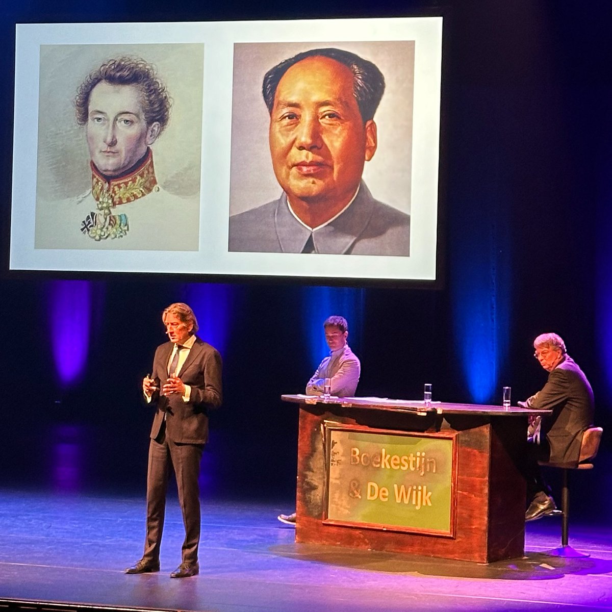 Gisteravond bij <a href="/ajboekestijn/">Arend Jan Boekestijn</a>  &amp; <a href="/robdewijk/">rob de wijk</a>  "OMARMEN DE ONDERGANG" in Eindhoven. Geopolitieke blik op Trump, Oekraïne, China &amp; India als nieuwe wereldspelers. De EU? Wakker worden! Crisis = kans, zoals de Chinezen zeggen: "危机中有机会".  Zeker aanrader voor fans van de podcast!