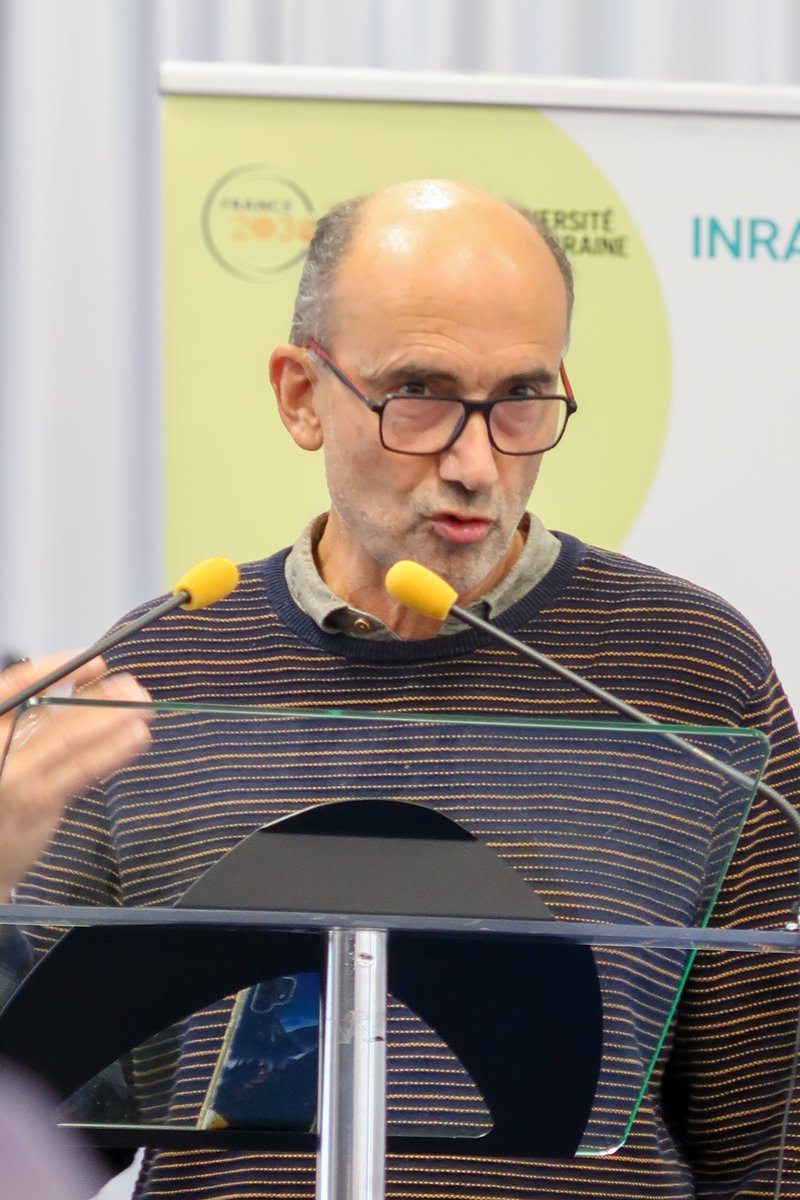 Jean-Luc Dupouey <a href="/UmrSilva/">UMR Silva</a> est ensuite intervenu sur le thème de l'écologie historique. 
En quoi l'histoire des forêts permet d'expliquer certains patterns actuels observés ? 
Exemple ici en Forêt de Haye où le taux de phosphore des sols indique les habitats et chemins antiques !