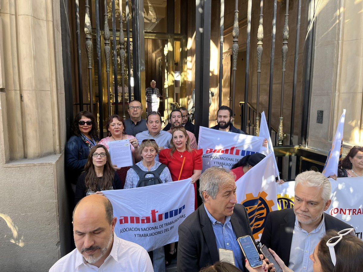 ANATRINP se hace presente en la Contraloría General de la República entregando una presentación para la reconsideración del dictamen número E561358-2024, dejando sin efecto dicho pronunciamiento. #confianzalegítima #Contraloría #EstabilidadLaboral #ANEF  <a href="/anefchile/">ANEF</a>