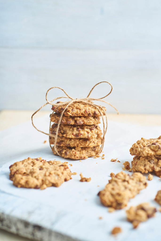 Need the perfect treat to bake for Thanksgiving? Our Maple Pecan Chip Cookie recipe is calling your name 📲 🍪⁠
⁠
Follow this link to our website for the full recipe 🔗 ⤵️

l8r.it/eher