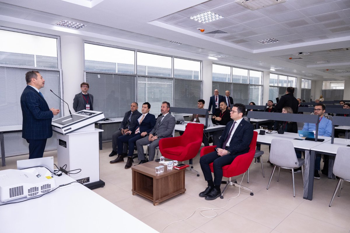 *Patent Değerleme Eğitimi Başladı*
Asya Verimlilik Teşkilatı (AVT) tarafından finanse edilen ve Genel Müdürlüğümüzce yürütülen “Teknoloji Transfer Ofisi (TTO)’nin Kurumsal Kapasitesinin Güçlendirilmesi Projesi” kapsamında düzenlenen Patent Değerleme Eğitimi, Genel Müdürümüz Dr.