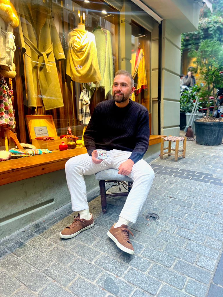 OzzyAsl's tweet image. İç sesim:; Ne beni eleştirebilecek ne de hayatıma yorum yapabilecek yere sahipsiniz önce kendi ayıplarınızı örtün sonrada benim yanlışlarımı konuşursunuz.Herkes önce kendi kapısının önünü süpürsün…! #wintermod