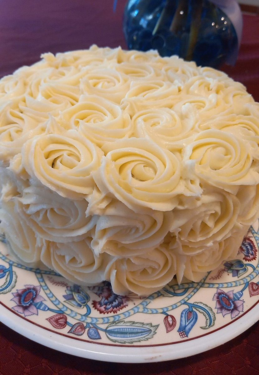 ageofelle's tweet photo. cake cake cake cake https://t.co/nRhwB43YB3