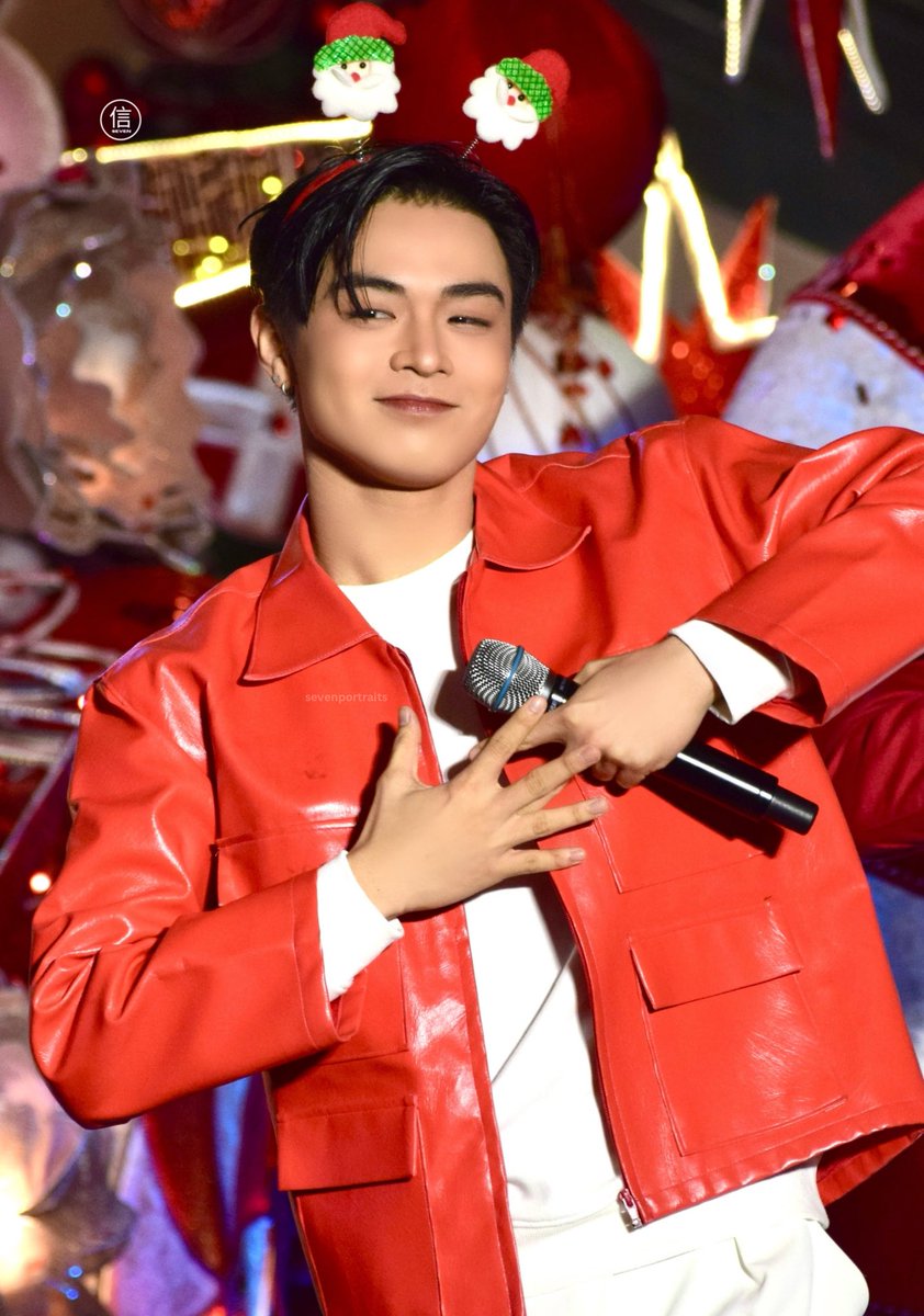 sevenportraits's tweet photo. [HQ] 111224 JC — @ Christmas Tree Lighting, Robinsons Antipolo

AJAA PERFECT CHRISTMAS
#AJAA @AJAAofc #AJAA_JC https://t.co/X3l4JMPd96