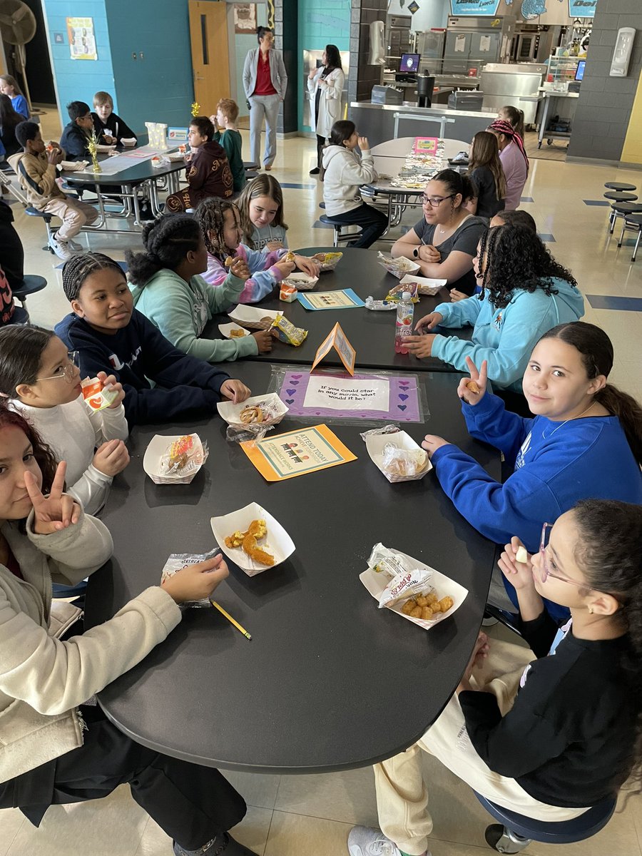 HodumLMS's tweet photo. Celebrating Bs or Better with ice cream and Positive Attendance with special breakfast! So much to be proud of at LMS! #spoton #brightspot @pvcivitello @MeridenK12 @NewsbyNewbury https://t.co/WKduY2S9dI