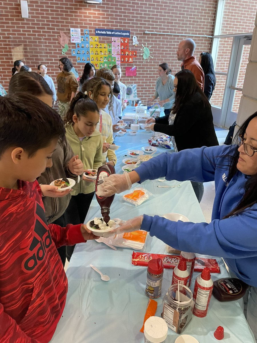 HodumLMS's tweet photo. Celebrating Bs or Better with ice cream and Positive Attendance with special breakfast! So much to be proud of at LMS! #spoton #brightspot @pvcivitello @MeridenK12 @NewsbyNewbury https://t.co/WKduY2S9dI