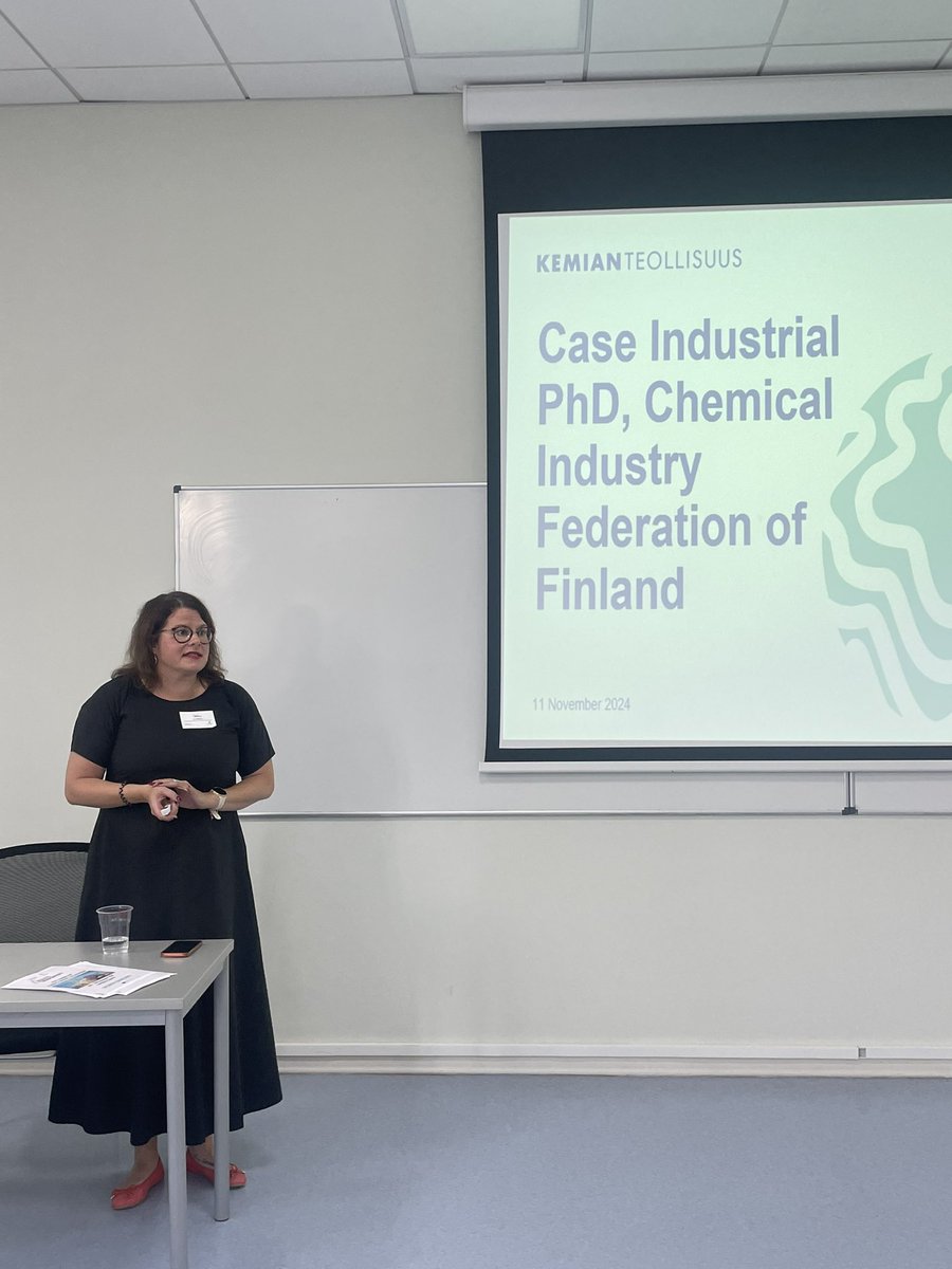 Kollega <a href="/AnniSiltanen/">Anni Siltanen</a> <a href="/Kemianteollisuu/">Kemianteollisuus</a> 'desta kertomassa tohtorikoulutuksesta kemianteollisuudessa. Olemme Kyproksella koulutuksen eurooppalaisen työnantajajärjestön Efeen vieraana kertomassa teollisuuden hyviä käytäntöjä koulutuksen mallimaasta Suomesta.