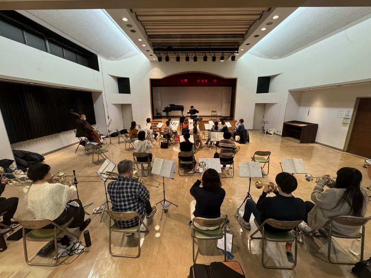 ChigasakiWS's tweet photo. いよいよ演奏会まで約1ヶ月となりました…！
土日の監督合奏ではさらに熱が入り、良い緊張感で練習に取り組みました！🔥
1ヶ月前ということもあり、茅ヶ崎市内の掲示板を探してみると演奏会のポスターを発見！！😆✨
掲示板を見かけた際には探してみてください😊🎵 https://t.co/pkoD69aDLO