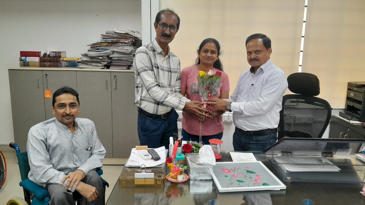 samirkakkad's tweet photo. दीवयांग कमीश्नर वी,जे, राजपूत (IAS); गुजरात  राज्य कचेहरी द्वारा भारत मे दीवयांगजनो के अधीकार अधिनियमित के सर्वश्रेष्ठ कार्य के लिए भारत के राष्ट्रपतिश्री के ऐवोड मे स्थान प्राप्त कीया हे। सफलता के लिए हार्दिक बधाई  @CMOGuj @ranjitgohila @BankimPathak @SJEDGujarat @MSJE_AIC https://t.co/V1ilIFjAs7