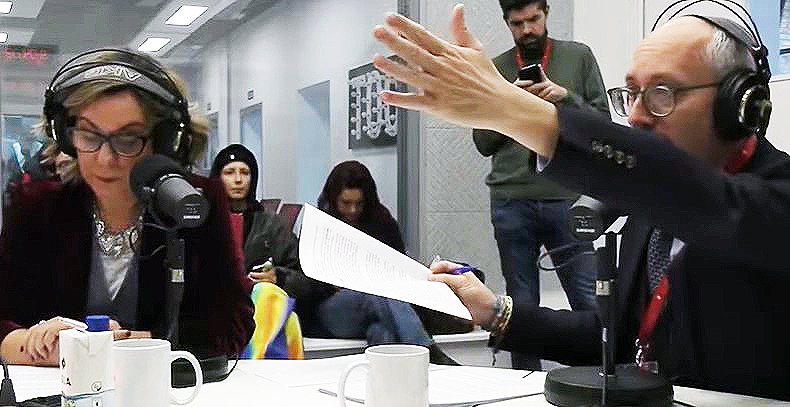 Gorka Zumeta (@gzumeta) on Twitter photo Los profesores <a href="/edcastillo_11/">Eduardo Castillo</a> y <a href="/lauramoton/">Laura Mtnez. Otón</a> han abierto la emisión de este #MaratóndeRadio de la <a href="/FcaNebrija/">Facultad de Comunicación y Artes de Nebrija</a> de la <a href="/Nebrija/">Universidad Nebrija</a> y han pasado el testigo a los estudiantes Ruben Criado y Lucía Pérez Caballero. Habrá que tomar nota de sus nombres ¡Mucho ánimo! Viva la 📻 #MiRadioNebrija Los profesores <a href="/edcastillo_11/">Eduardo Castillo</a> y <a href="/lauramoton/">Laura Mtnez. Otón</a> han abierto la emisión de este #MaratóndeRadio de la <a href="/FcaNebrija/">Facultad de Comunicación y Artes de Nebrija</a> de la <a href="/Nebrija/">Universidad Nebrija</a> y han pasado el testigo a los estudiantes Ruben Criado y Lucía Pérez Caballero. Habrá que tomar nota de sus nombres ¡Mucho ánimo! Viva la 📻 #MiRadioNebrija