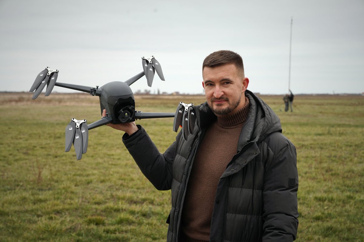 Українські виробники дронів доводять свою якість! Сподіваємось, деякі вже за три місяці будуть готові представити предсерійні зразки, наближені до світових стандартів. 

Один із виробників навіть зміг досягти 75% локалізації компонентів. Українські виробники дронів доводять: ми