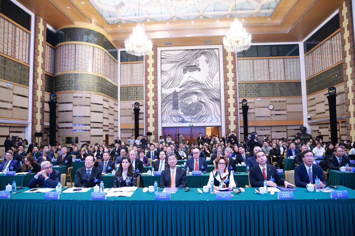 PKU1898's tweet photo. 🇨🇳🤝🇮🇹 On November 9, the Conference for Dialogue between Chinese and Italian University Rectors convened at #PekingUniversity, fostering educational and cultural collaboration. The event brought together representatives of China's Ministry of Education, Italy's Ministry of University and Research, the Italian Embassy in China, and delegates from nearly 50 universities across both countries.

At the event, key agreements were signed between 11 Chinese and Italian institutions on research, student exchange, and innovation. Moreover, a student exchange initiative was launched, bolstering the drive to double the number of European youths on exchange programs in China during the coming three years.🎓🌱

#ChinaItaly #StudyinChina
