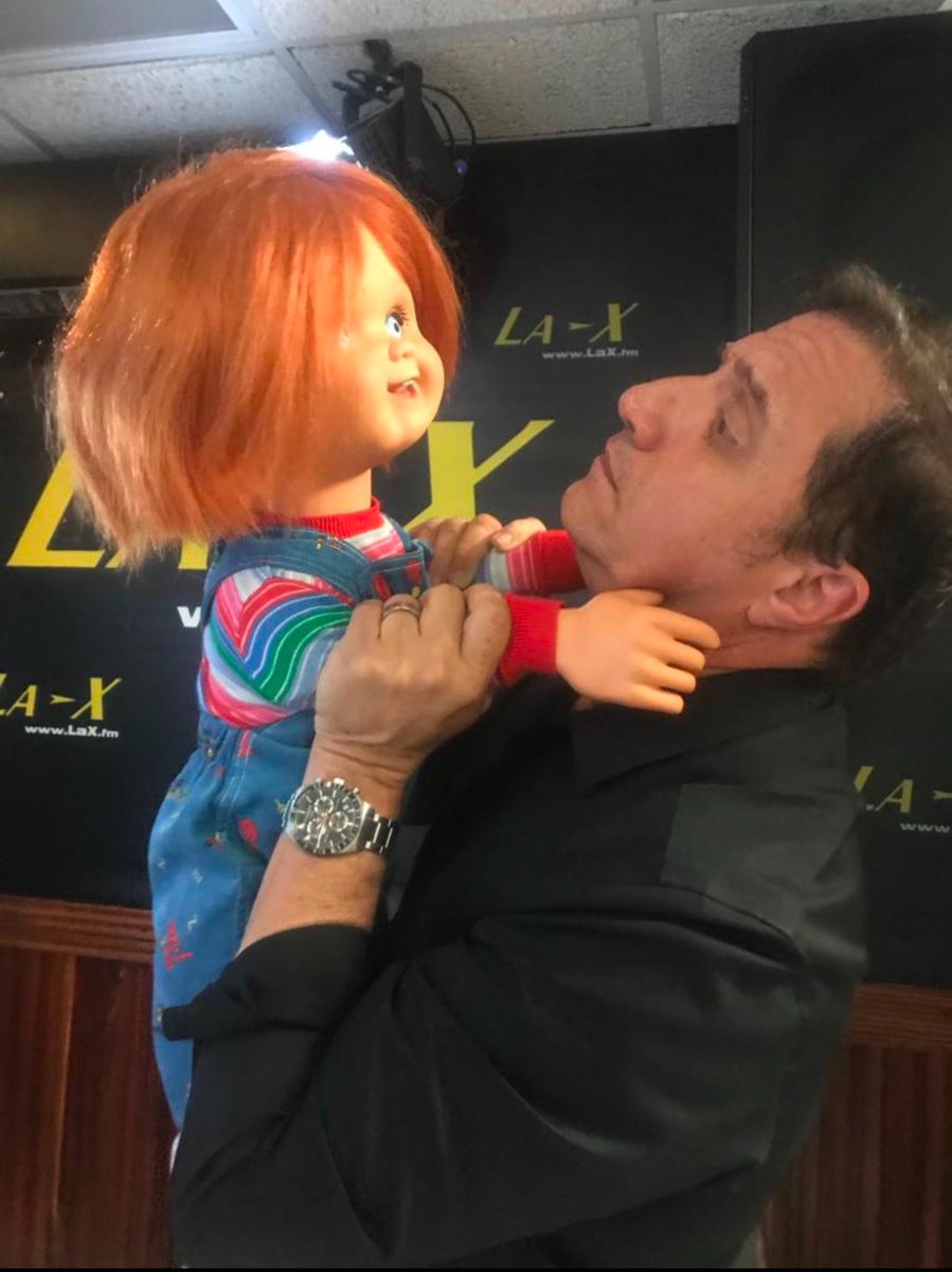 redshadowpr's tweet image. Les presento a mi nuevo ‘partner’ de radio 😆😆😆😆 #buenosdias  #radio #redshadow #redshadowpr