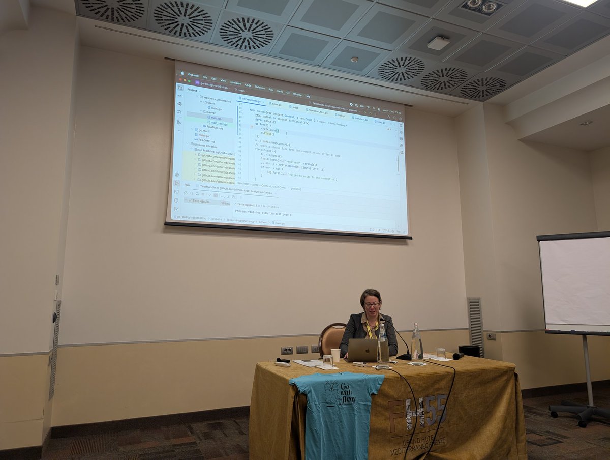 Yesterday I started my <a href="/golab_conf/">GoLab</a> attending to the <a href="/ronnax/">Ronna Steinberg</a>'s workshop about design principles. She talked about things like OOP, generics, functional programming and concurrency. And she finished the workshop with a cool brain teaser. 🙂