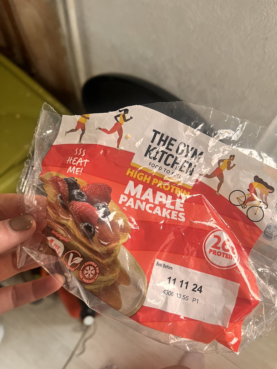 kjgx's tweet photo. Had these delivered by @Tesco at 7pm on Sunday (10th November) - just went to eat them and they’re mouldy! Sad! @thegymkitchen https://t.co/zfy0IZj8BG