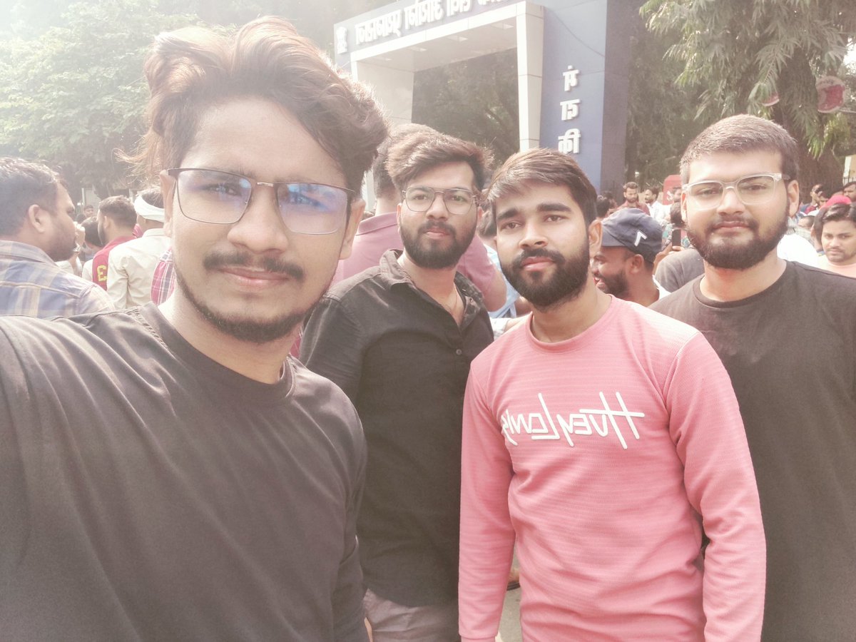 AjayYad56173914's tweet photo. कहने के लिए कोई कुछ भी कह सकता है लेकिन इसको बजाने का एकमात्र उद्देश्य- अंधा, गूंगा और बहरा आयोग जो अड़ियल रवैया अपनाये हुए है उसको जगाना है कि हम अभ्यर्थियों की बात को सुने  !

#One_sift_one_exam
#we_against_normalization https://t.co/lXtvVNjuz7
