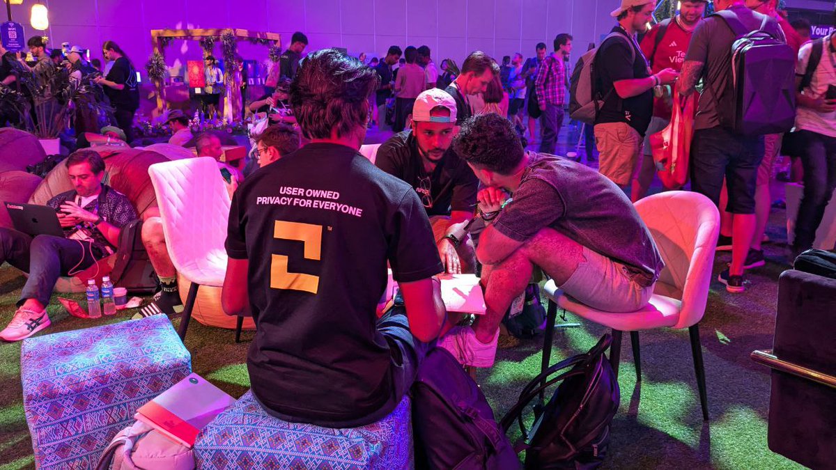 Labyrinth_HQ's tweet image. At #Devcon24?

Grab your coffee and meet the people in Black—because privacy and multi-sig support are served hotter than a Thai chili!