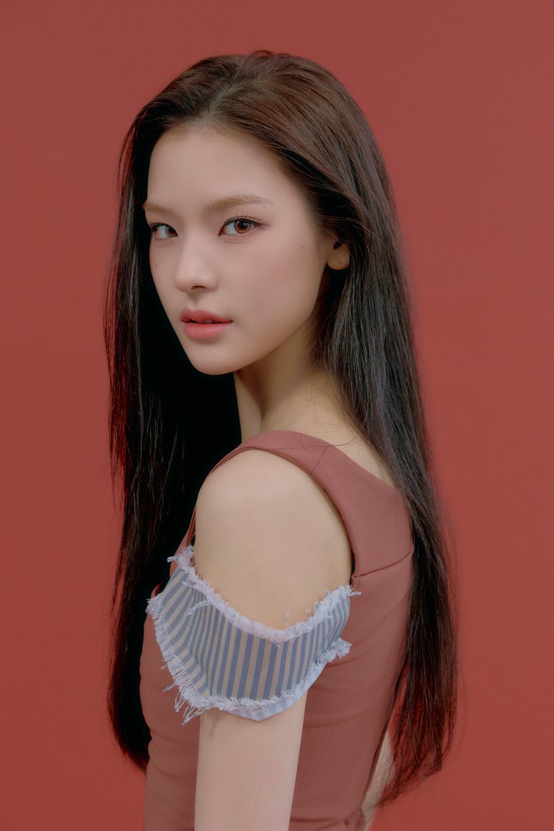 izna_offcl's tweet photo. Concept Photo (naya Ver.)

izna The First Mini Album 'N/a'
2024.11.25 6PM (KST)

💿 Pre-Save
https://t.co/Sa4jm4ogyE

#izna #이즈나
#MAI #마이
#N_a https://t.co/r2iAjNf4KD
