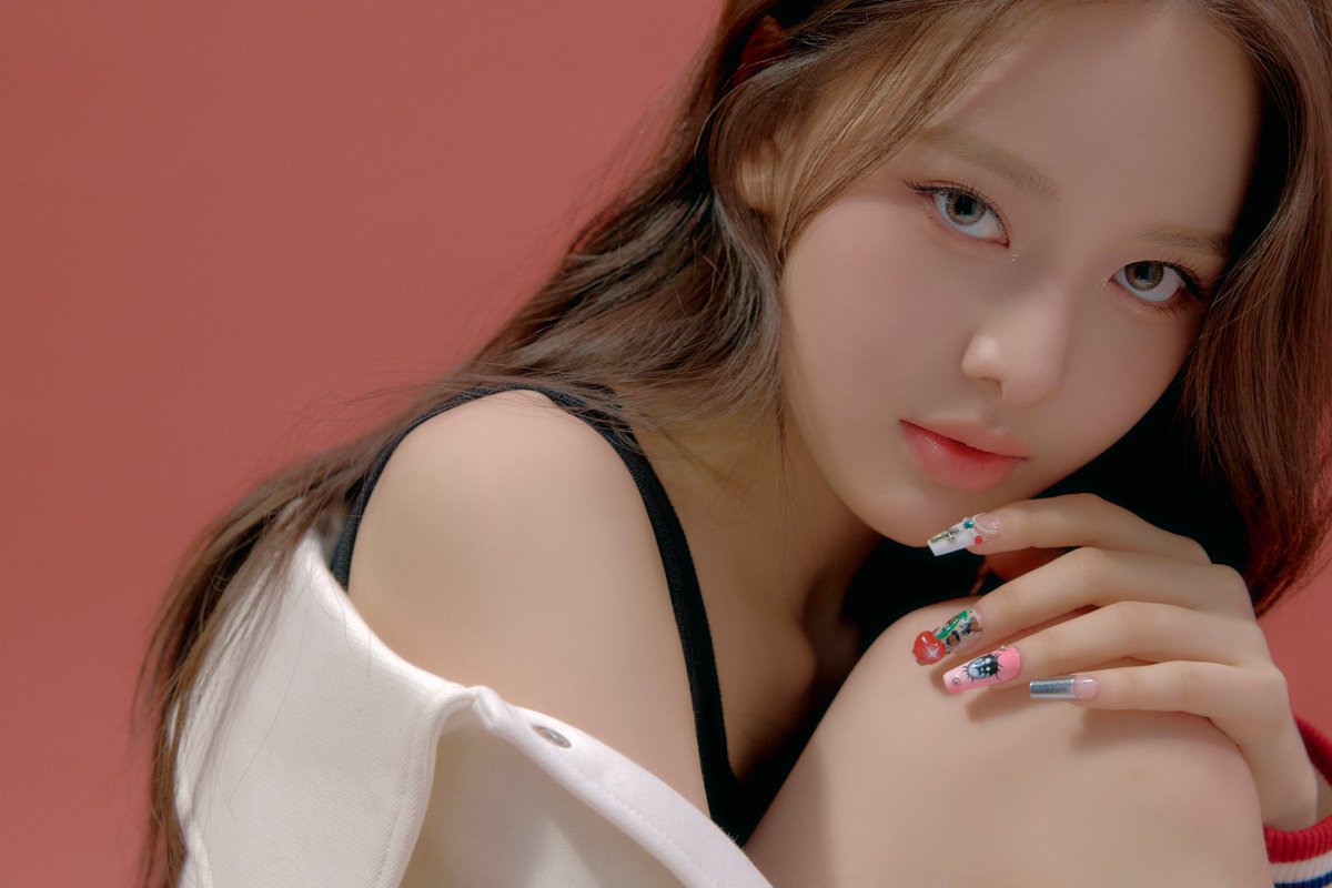 Concept Photo (naya Ver.) izna The First Mini Album 'N/a' 2024.11