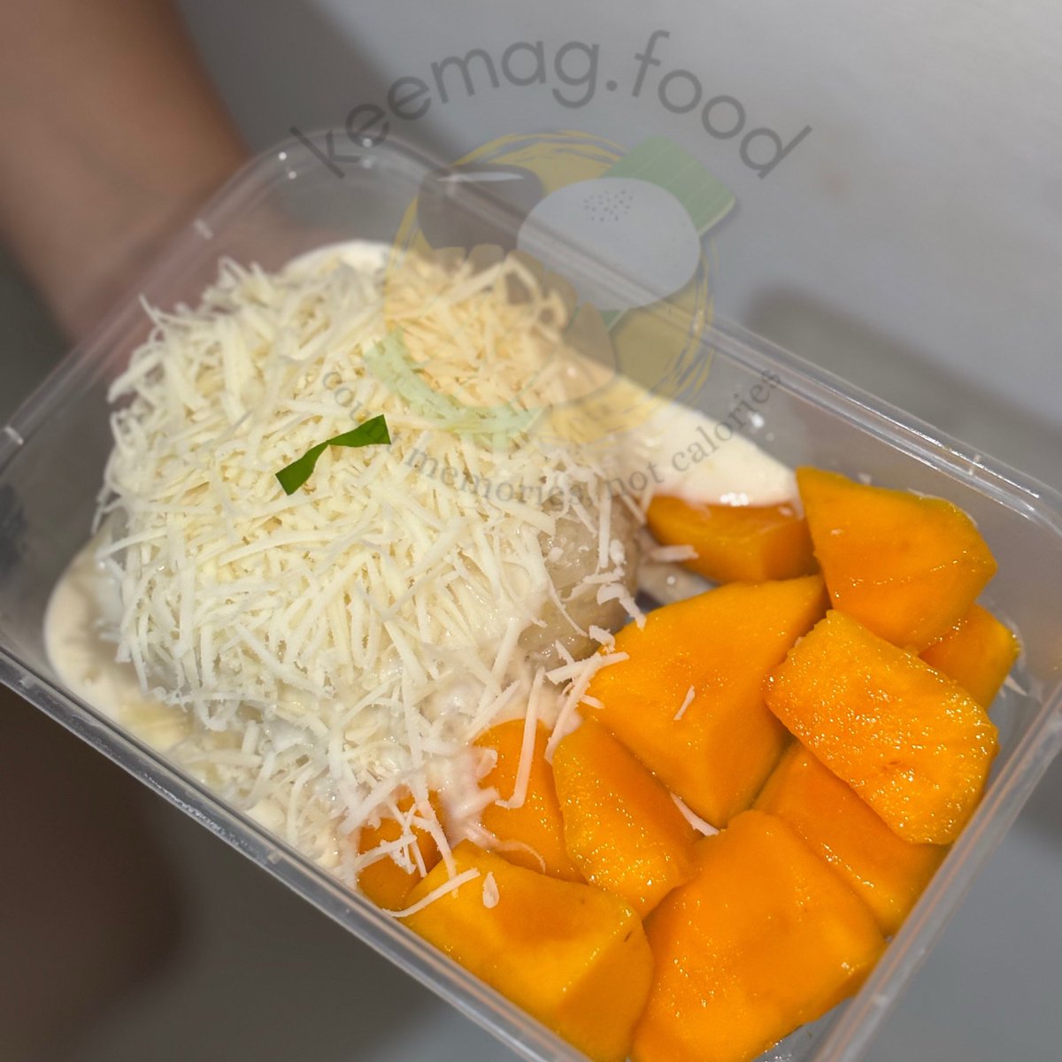 keemagfood's tweet photo. OPEN Preorder Mango Sticky Rice 

HALAL💯
FRESHLY MADE

🥭 Original MSR - 18k
🥭🧀 MSR with cheese - 20k

📍Jakarta ( Sunter ) 
📍Bekasi (Jatisari, Jatiasih)

[Khusus JKT bisa COD di Halte TJ / Stasiun KAI terdekat dari rumah kalian] 

IG : @keemag.food 
https://t.co/0mz1JPxFG2 https://t.co/OzJp2xth8G