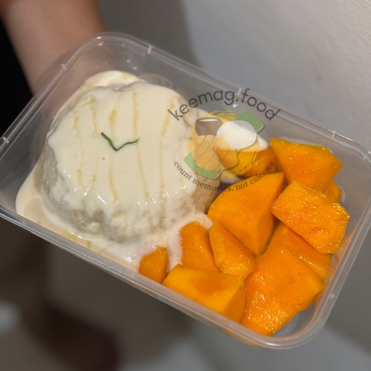 keemagfood's tweet photo. OPEN Preorder Mango Sticky Rice 

HALAL💯
FRESHLY MADE

🥭 Original MSR - 18k
🥭🧀 MSR with cheese - 20k

📍Jakarta ( Sunter ) 
📍Bekasi (Jatisari, Jatiasih)

[Khusus JKT bisa COD di Halte TJ / Stasiun KAI terdekat dari rumah kalian] 

IG : @keemag.food 
https://t.co/0mz1JPxFG2 https://t.co/OzJp2xth8G