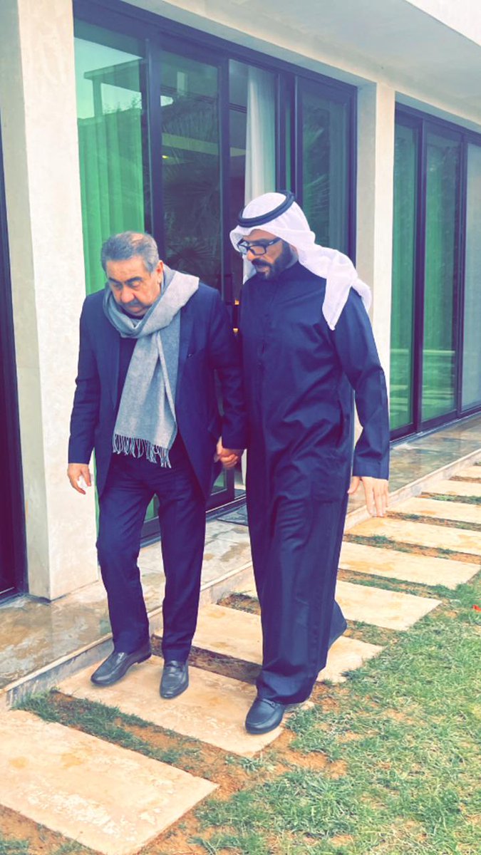 الشيخ علي الحاتم سليمان أمير قبائل الدليم يستقبل وزير الخارجية الاسبق السيد هوشيار زيباري في مضيفه بمدينة اربيل