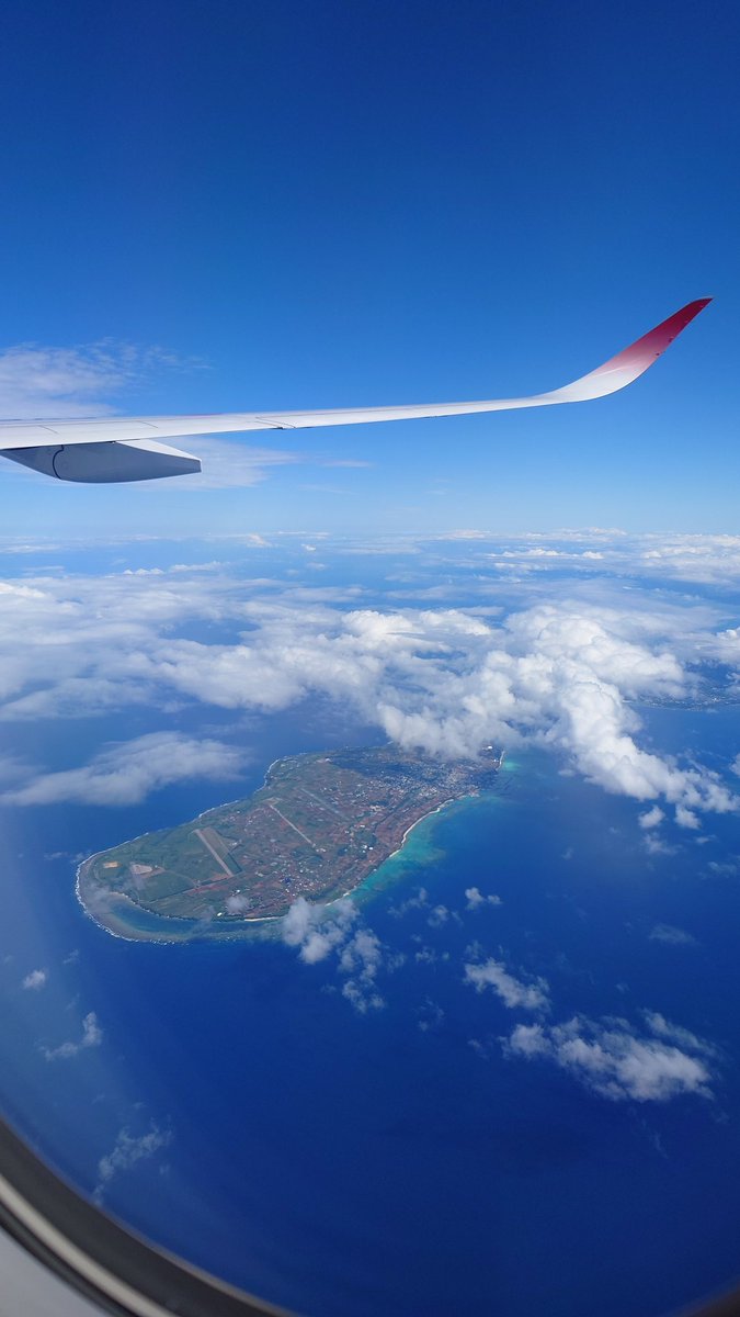 key_0727's tweet photo. ３泊4日の沖縄最高だったなぁ
気温1℃の北海道を出発。
現地は11月とは思えない気温25℃超え
夢の様な所で現状逃避だったな…
いつかまた行きたい！

#つながるJAL
@JAL_Official_jp https://t.co/VQx7wgruXX