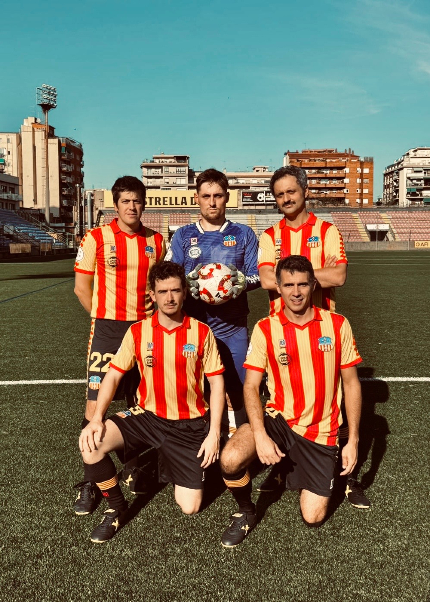 Som el teu equip. I aquest divendres jugarem amb 4-3-3.
⚽ Disponible 15/11 ⚽ Pre-guarda a Spotify aquí 👉 shorturl.at/vHkv8
