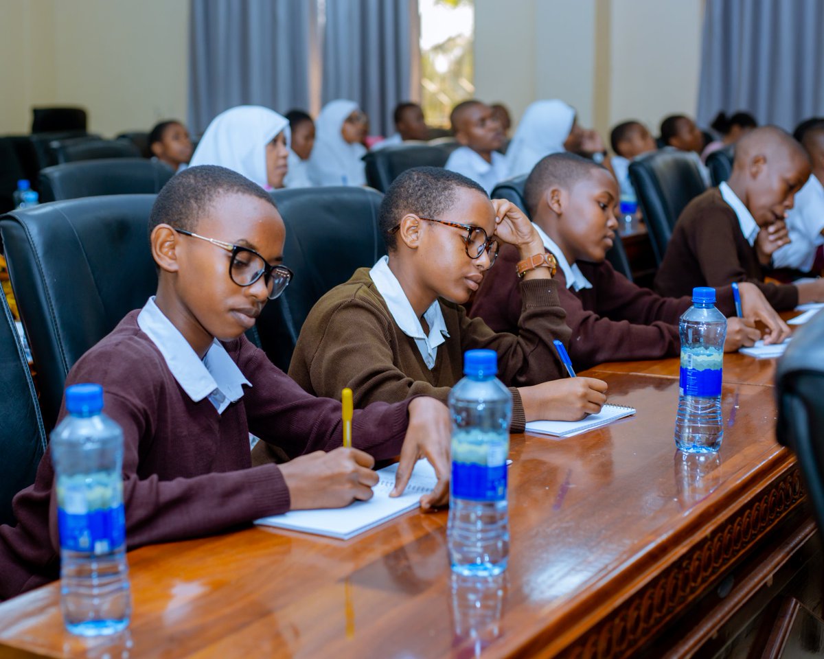 muhas_dhealth's tweet photo. Dr. Sukums @SukumsFelix opened the session with gratitude to all contributors.
Gloria Mafole emphasized fostering positivity, embracing technology, and creating platforms to inspire inclusivity and innovation, especially for young girls in digital futures.
#Digitalhealthtz https://t.co/9Qrv40hlcp