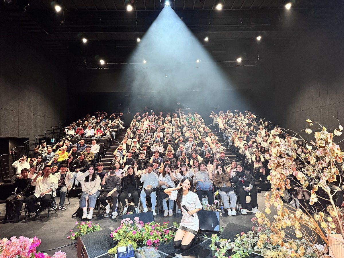 seori_official's tweet photo. 벌써 한 달🩷
우리의 추억 한 페이지📖

#서리 #Seori
#OUR_FIRST_STAGE https://t.co/BUFmxwLwSw