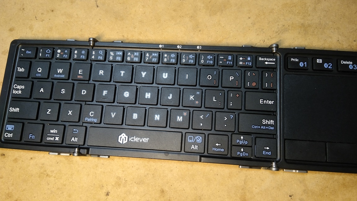 msx2rockcityxxx's tweet photo. ハードオフで買った2000円もした折り畳みキーボード
無事にGPD Pocketに繋がりました。
作業用BGM入り動画付き
#ハードオフ #折り畳みキーボード #iclever #GPDPocket https://t.co/Ik9rTxOyIG