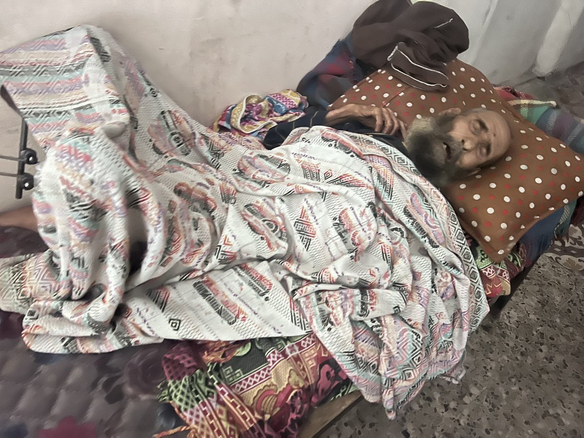 AbujomaaGaza's tweet photo. He didn’t suffer from critical injuries, but due to the lack of food and proper medical care!

Our neighbour Abu Ramadan has succumbed to wounds sustained in #Israeli_bombing near his home in Al Sabra neighbourhood two weeks ago! https://t.co/thMZjuk3ex