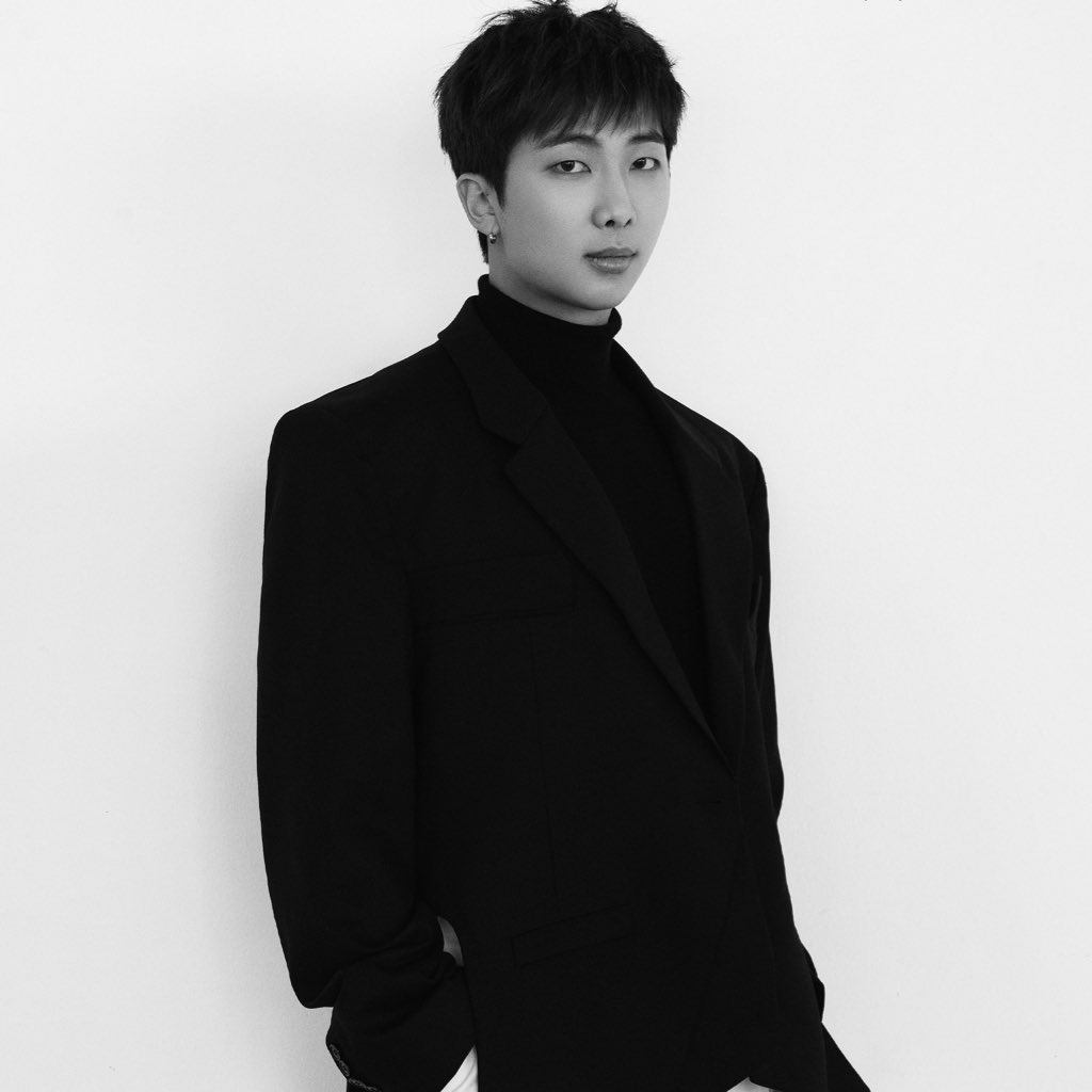 제목 : 미당러의 슬픔
기분이 울적해
혼자라고 느껴져
기대고 싶지만 기댈 곳 없어
울면서 투표하네ㅜ
남준아! 잘 있니?

I vote #RM for #2024MAMAVOTE