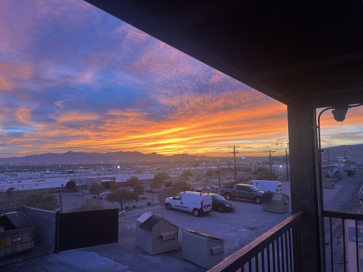 nanners_boo13's tweet photo. He loves sunsets, I love him, he’s as amazing as this sunset 😪❤️ @apachee_josh https://t.co/FPAvtuoWXe