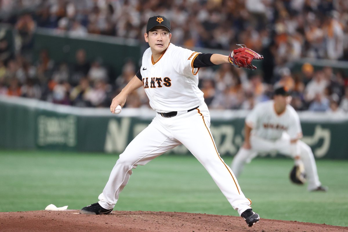 TokyoGiants's tweet photo. ／ 
#菅野智之 投手 #岡本和真 選手 #吉川尚輝選手 #坂本勇人 選手が三井ゴールデン・グラブ賞受賞
＼

▶️https://t.co/8AkRmjmNeQ

#新風 #giants_90th #ジャイアンツ #giants #東京 #tokyo #野球 #プロ野球 https://t.co/ab550LK2bc