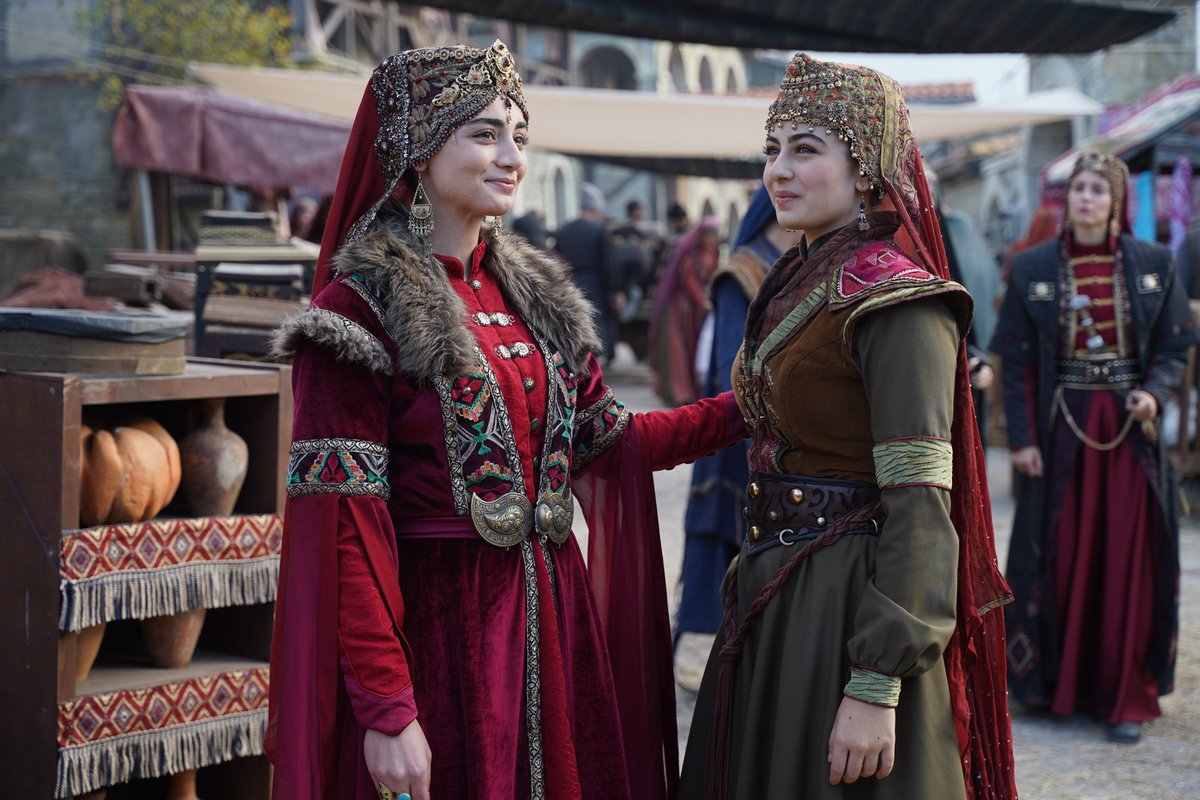 diziitakipcisii's tweet photo. #KuruluşOsman’ın yeni bölümünden, #BalFat. 🥂🔥
Özge Törer, Leya Kırşan. #BalaHatun #FatmaHatun https://t.co/K1u9oDSdMU