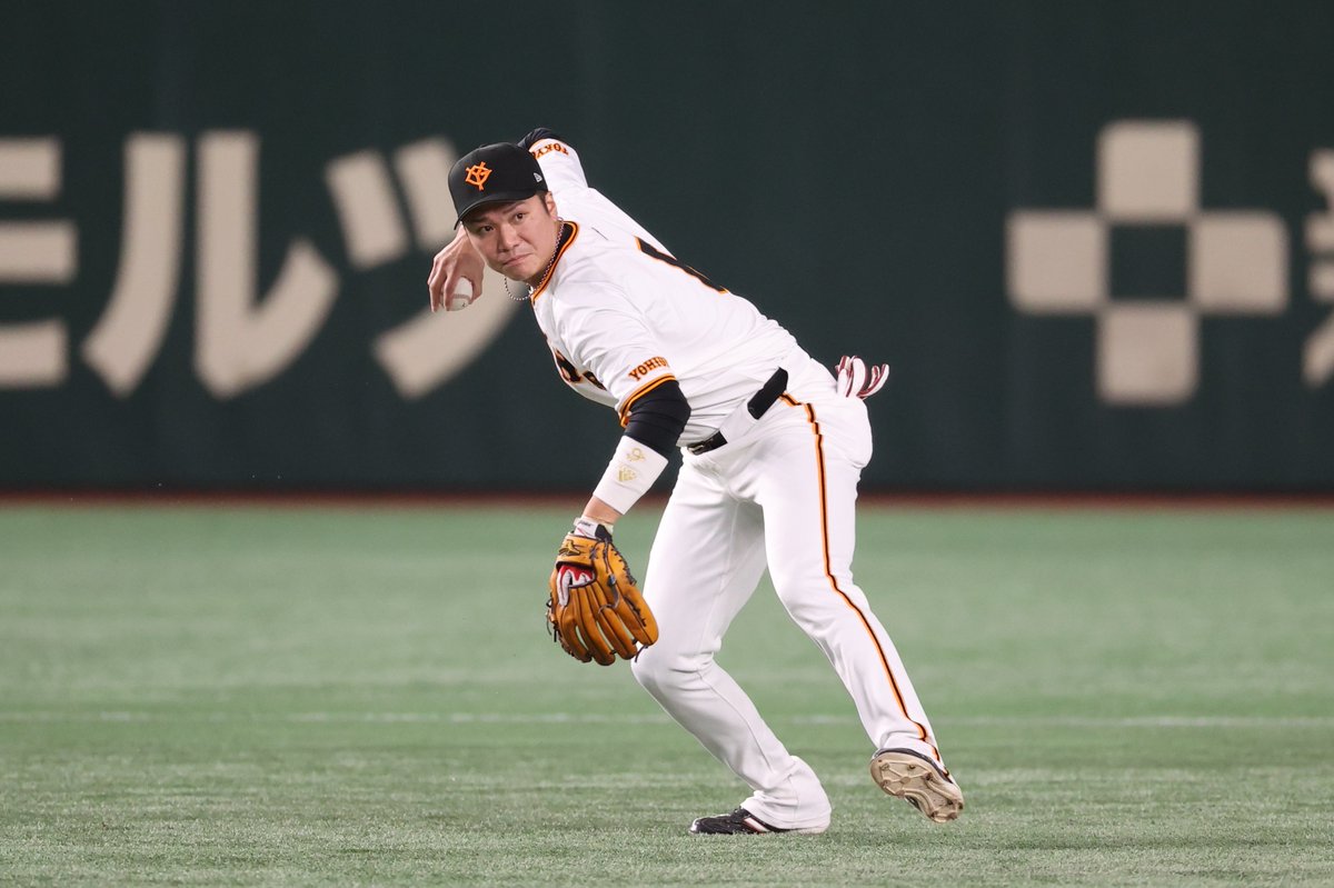 TokyoGiants's tweet photo. ／ 
#菅野智之 投手 #岡本和真 選手 #吉川尚輝選手 #坂本勇人 選手が三井ゴールデン・グラブ賞受賞
＼

▶️https://t.co/8AkRmjmNeQ

#新風 #giants_90th #ジャイアンツ #giants #東京 #tokyo #野球 #プロ野球 https://t.co/ab550LK2bc