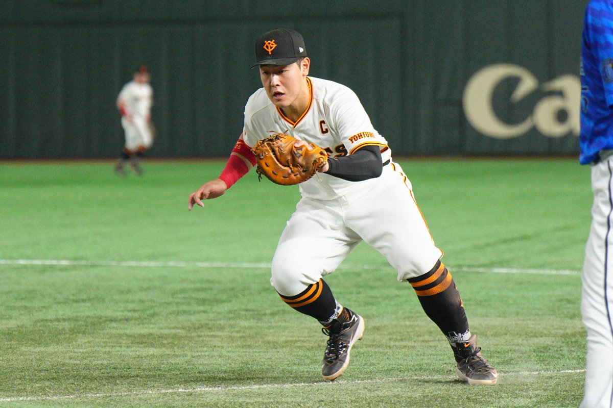 TokyoGiants's tweet photo. ／ 
#菅野智之 投手 #岡本和真 選手 #吉川尚輝選手 #坂本勇人 選手が三井ゴールデン・グラブ賞受賞
＼

▶️https://t.co/8AkRmjmNeQ

#新風 #giants_90th #ジャイアンツ #giants #東京 #tokyo #野球 #プロ野球 https://t.co/ab550LK2bc