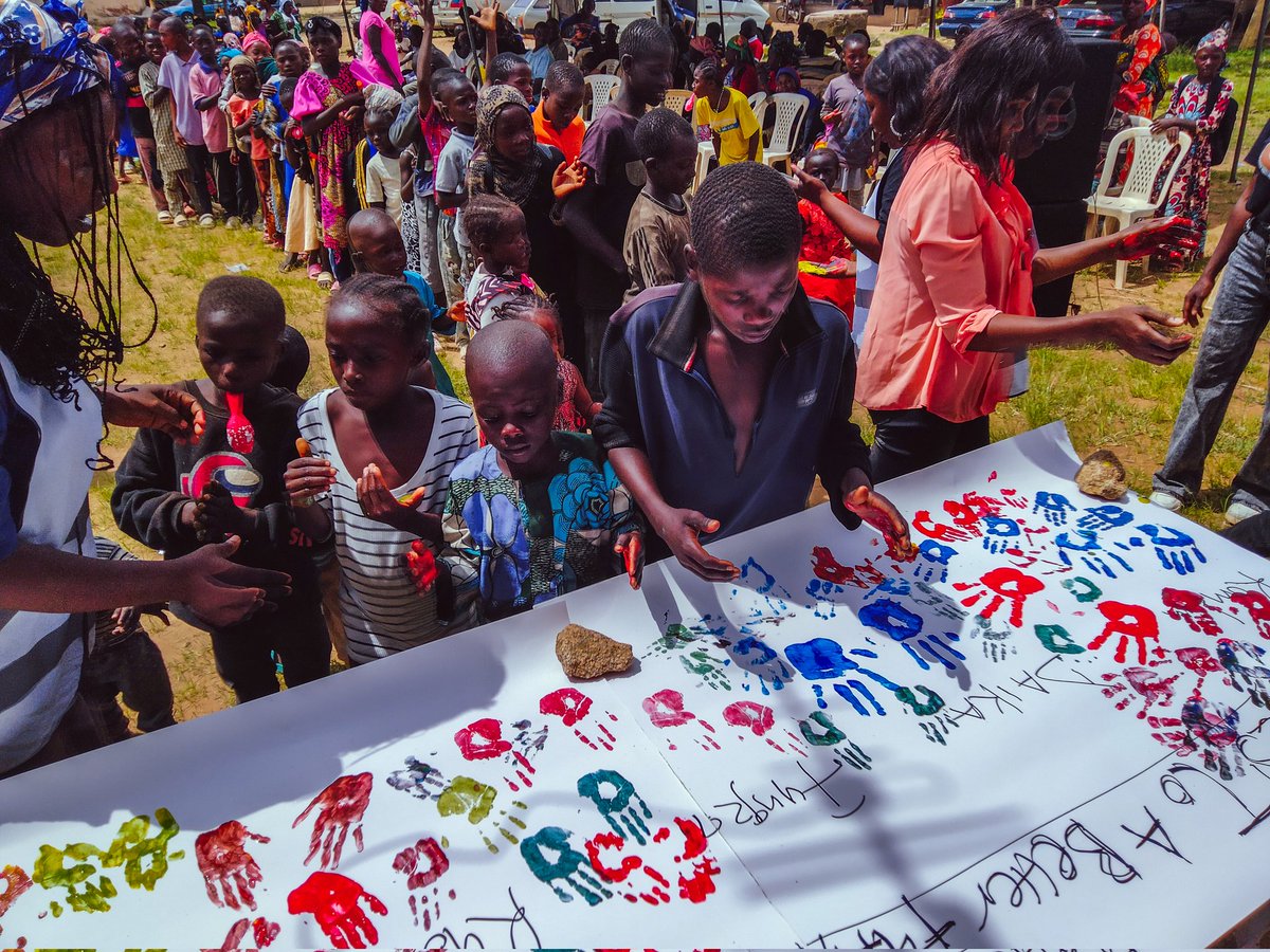 EcofriendlyA's tweet photo. Children are the most vulnerable in the face of the farmers and herders Conflict which is triggered by climate change. Through the SLiCAP project  We  supported 100 vulnerable out of school children by providing them with scholarships,bags ,books and other materials in Mangu LGA https://t.co/3F4swDmxRK