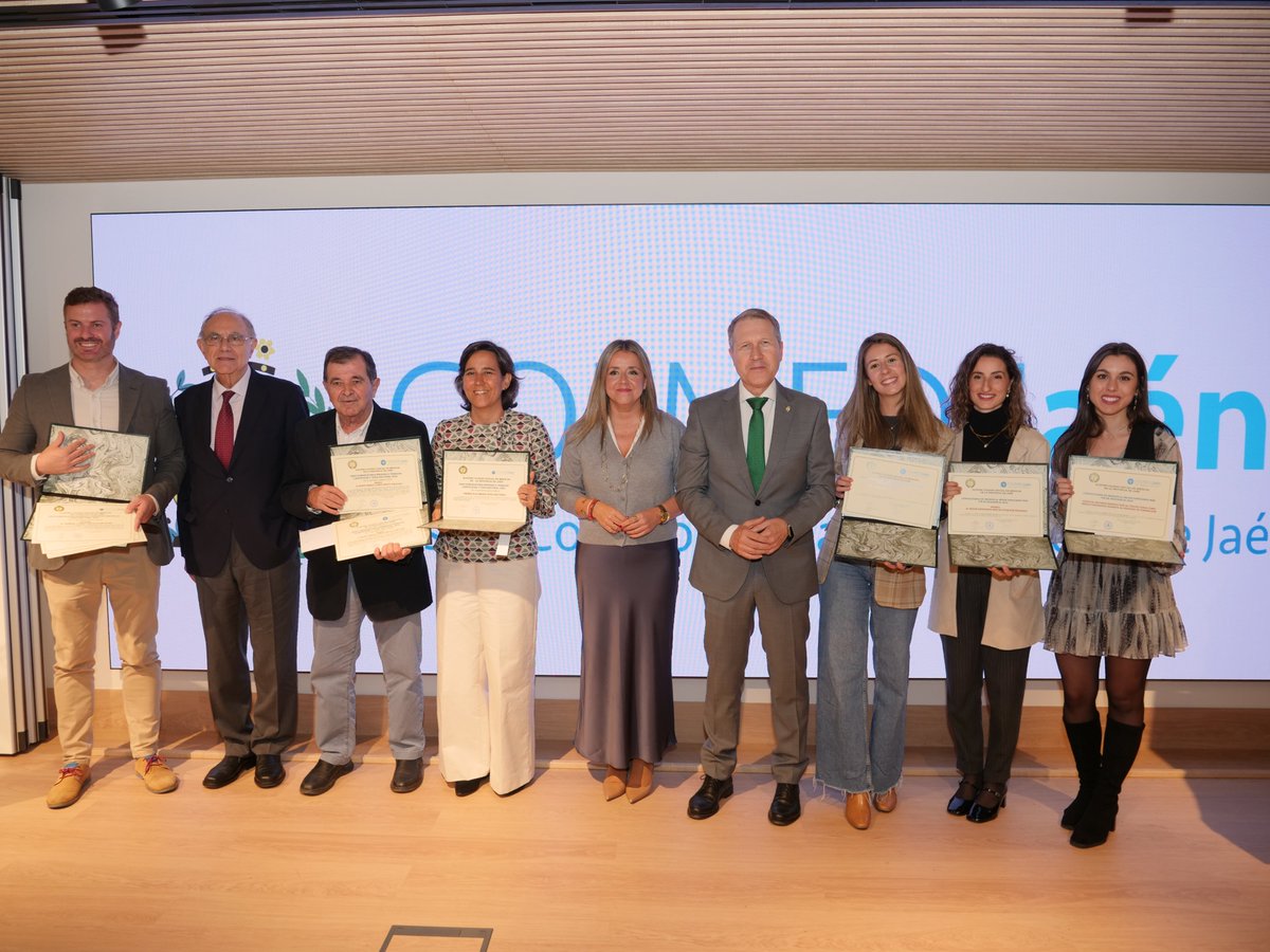 colmedjaen's tweet photo. 📸El Colegio de Médicos premia la faceta investigadora y la excelencia académica https://t.co/I3kDgntvoC https://t.co/FbzY2KhEdM